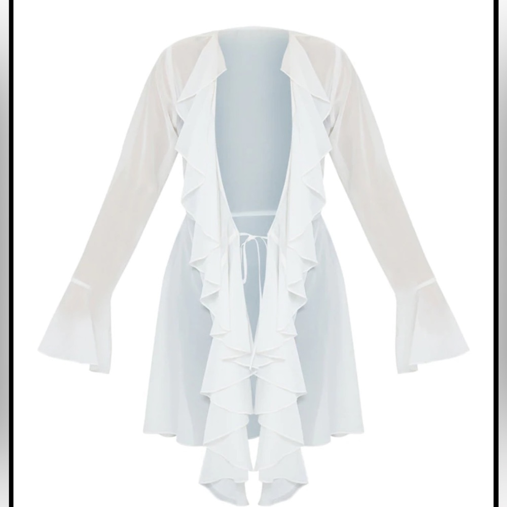 Pretty Little Thing, Coverup
White, Frill Mini Kimono
Size: Small
